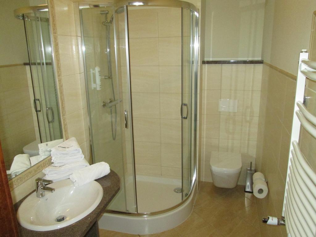 Hotel Sandro Silver & Spichlerz Antoniny Leszno  Habitación foto