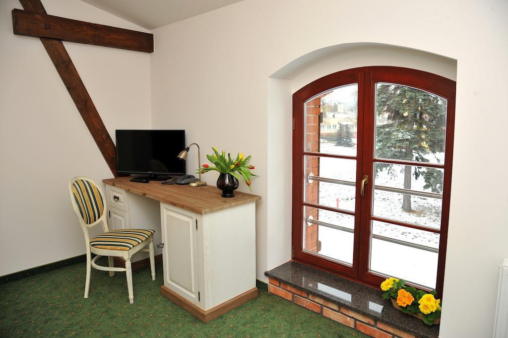 Hotel Sandro Silver & Spichlerz Antoniny Leszno  Habitación foto